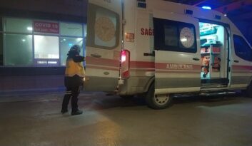 Kazara kendini bacağından vurdu!