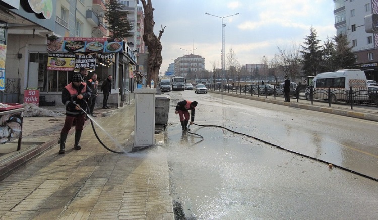 Cadde ve sokaklarda hummalı çalışma
