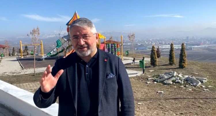Akkent’te şehir manzaralı çay keyfi