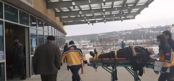 Motosiklet ile otomobil çarpıştı!