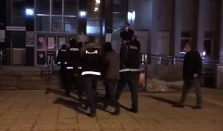 Silah tacirlerine polis operasyonu!