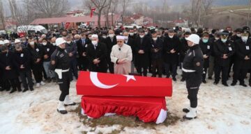 Genç polis dualarla defnedildi