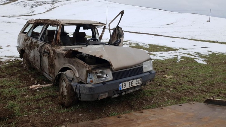 Kontrolden çıkan araç takla attı