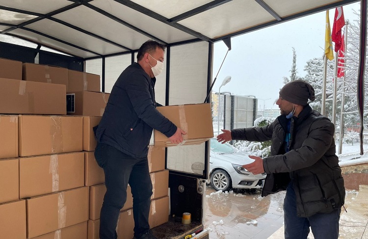 Türkçe sevdalılarına kırtasiye yardımı