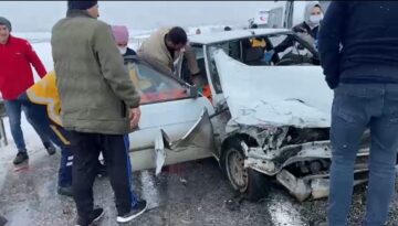 Kafa kafaya çarpıştılar: 1 ağır 3 yaralı