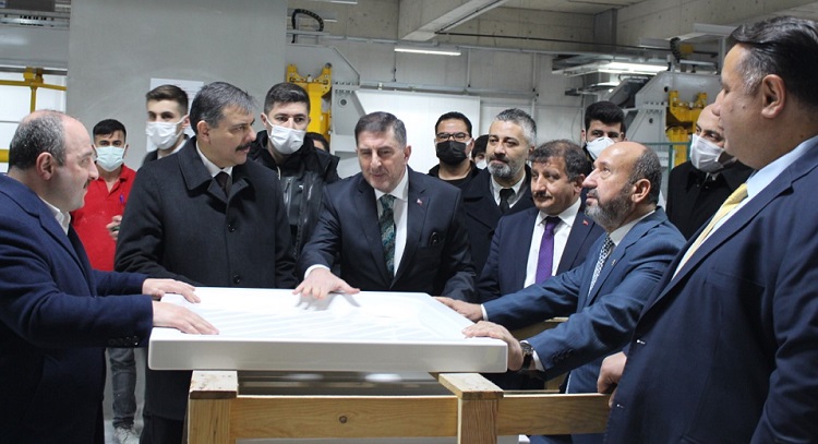 Bakan Ece’nin yeni tesislerini gezdi