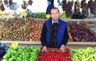 Sevilen marketçi kalbine yenildi!