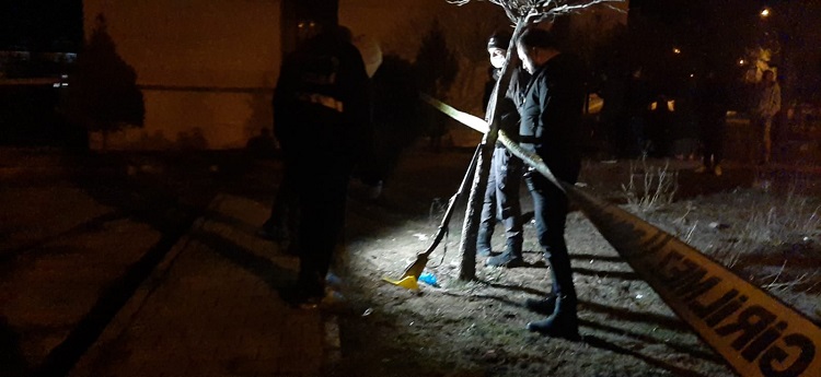 Genç işçi bahçede canına kıydı!