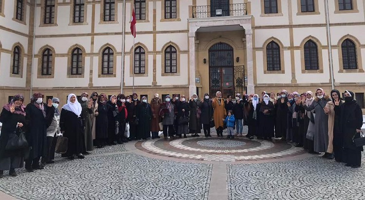 Ortaköylü kadınlara başkandan jest