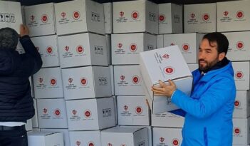Müftülükten bin aileye gıda yardımı