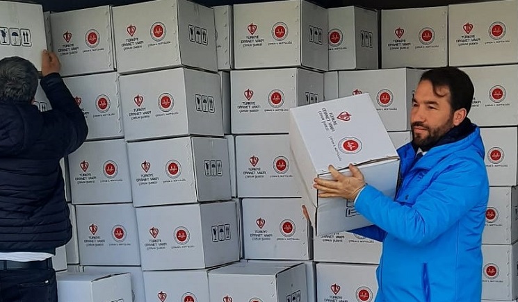 Müftülükten bin aileye gıda yardımı