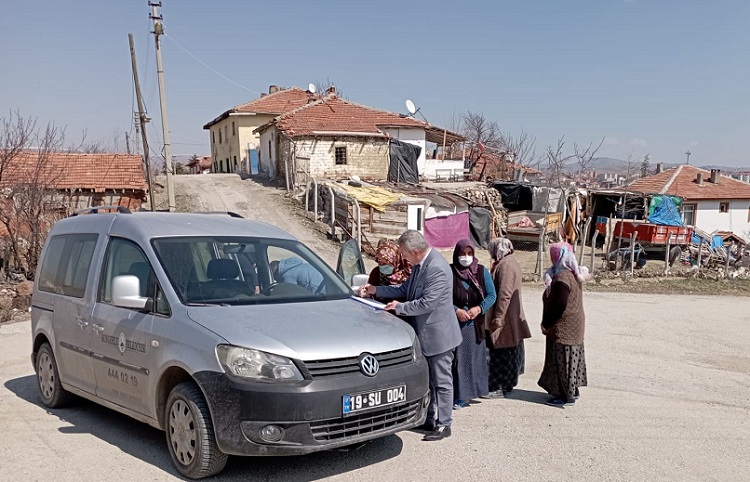 Gıda yardımları ulaştırılıyor