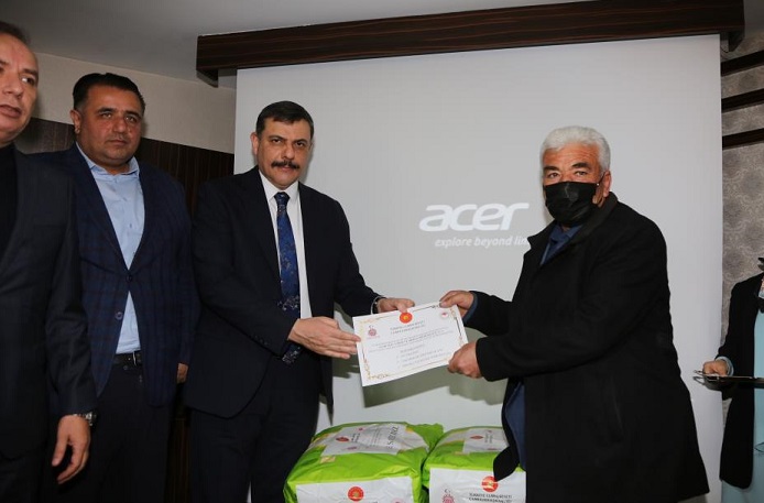 Üreticilere ayçiçek tohumu dağıtıldı