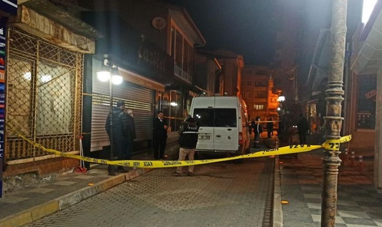 Kuyumcudan 2 kilo altın çaldılar!