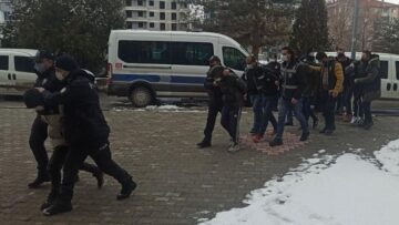 Soygun zanlılarını polis yakaladı