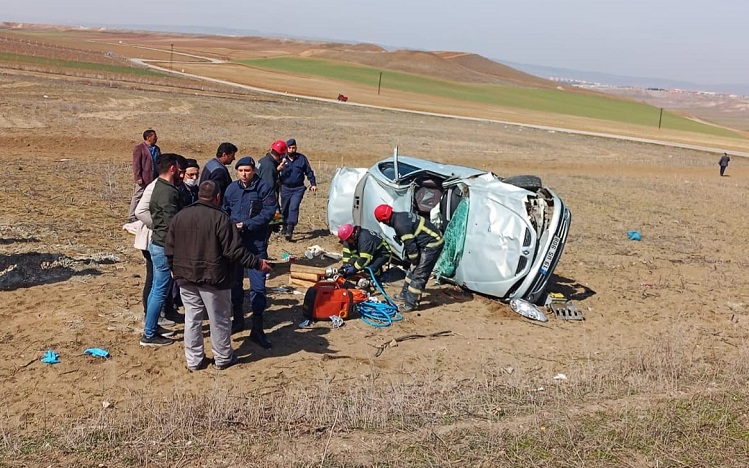 Sıkışan sürücüyü itfaiye kurtardı!