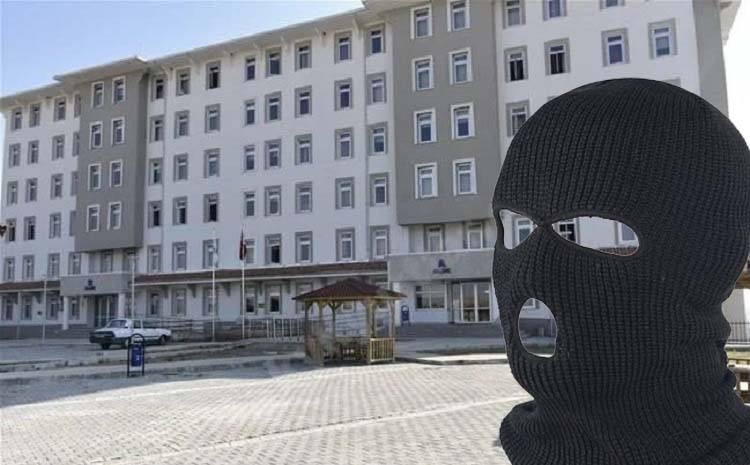 Kız yurduna maskeli kişi dadandı!