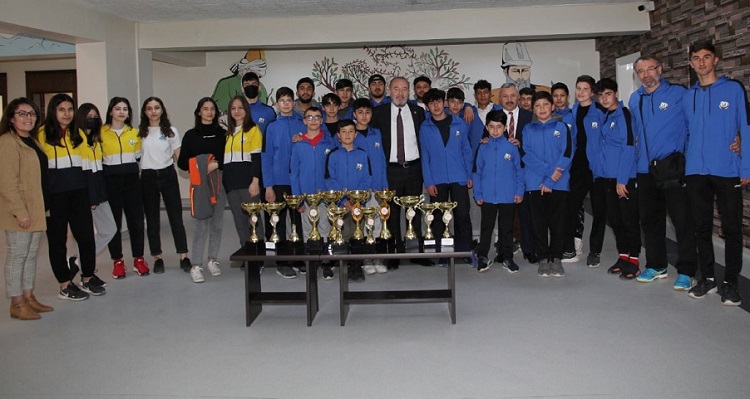 Bütün madalyaları topladılar