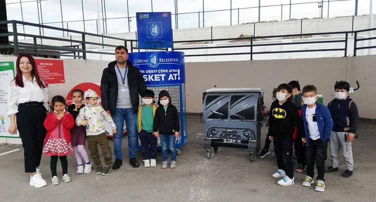Minikler atık getirme merkezini gezdiler