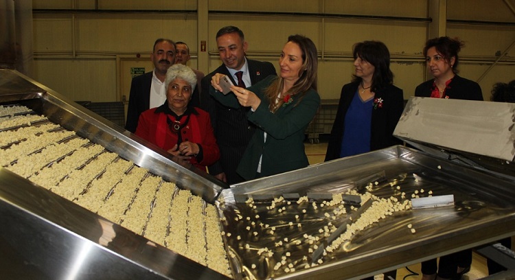 Mantı ve erişte üretimini inceledi