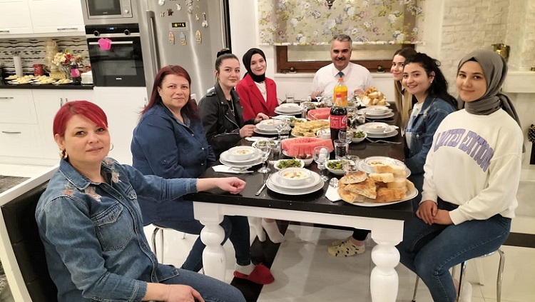 Gençler gönül sofralarında buluştu