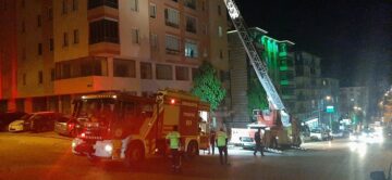 Apartmanda çıkan yangın korkuttu