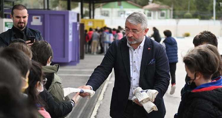 Başkan’dan çocuklara sürpriz ziyaret