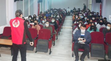 Emniyet öğrencileri bilgilendirdi