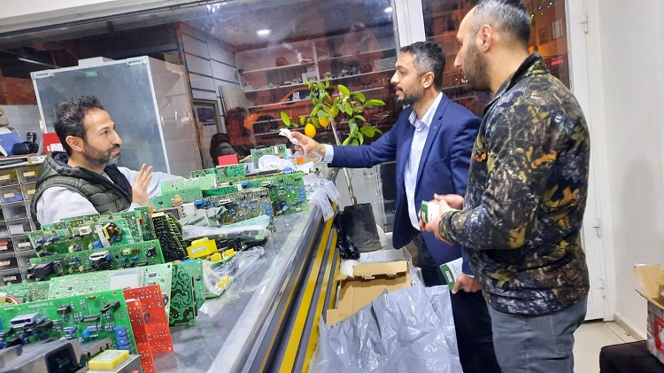 Bir dokundu bin ah işitti!
