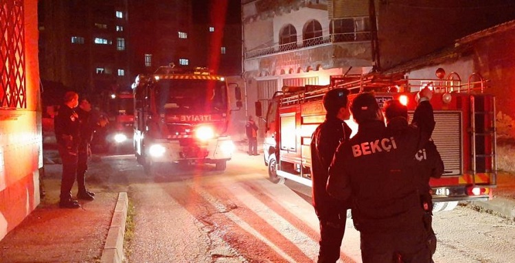Metruk binadaki yangın korkuttu