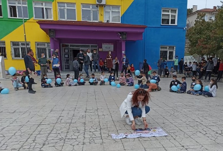 Otizme dikkat çektiler!