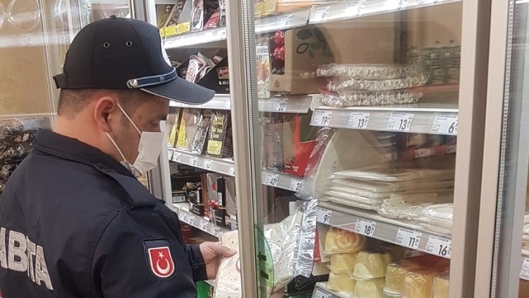 Tarihi geçmiş ürünler reyonlarda!