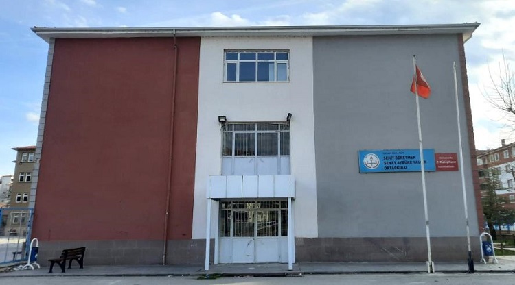 Okul okul gezerek öğreniyorlar!