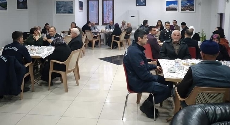 Şehit aileleri ve gazilere iftar yemeği