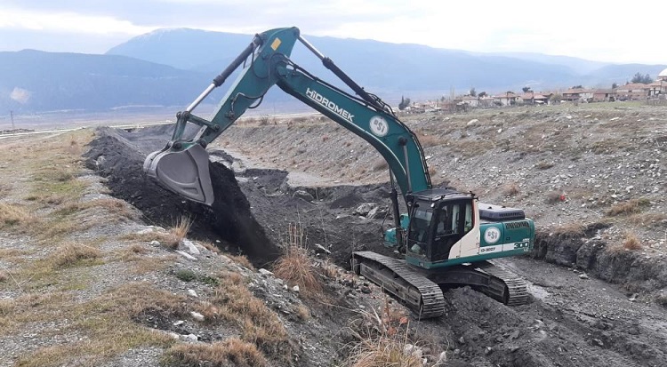 Karaçay deresinde ıslah çalışması