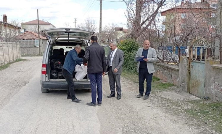 İlçede 5 bin aileye gıda kolisi dağıtıldı