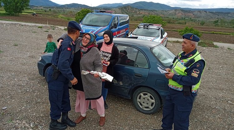 Çorum Jandarma anneleri unutmadı