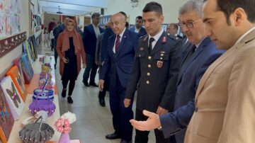 Resim sergisi ve kermese yoğun ilgi