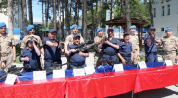 Onlarda çakı gibi asker oldular