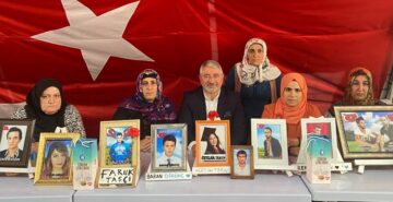 Başkan o annelerle nöbet tuttu