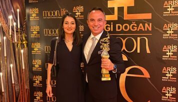 En iyi genç iş adamı ödülünü aldı!