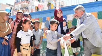 Başkan’dan mülteci çocuklara sürpriz