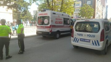 Kaldırımdaki kadına bisiklet çarptı