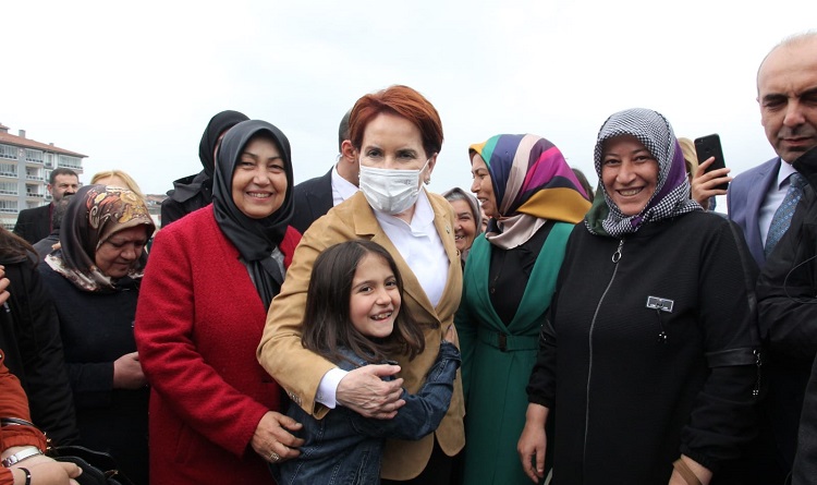 Akşener’e Çorum’da yoğun ilgi