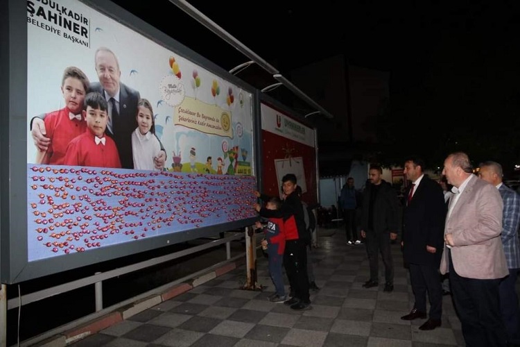 Bayram şekerleri başkan amcalarından
