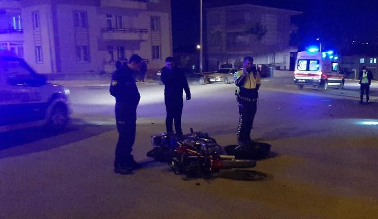 Moto kurye hayata tutunamadı