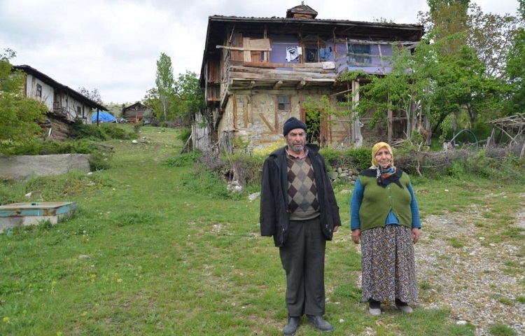 Evlerinde heyelan korkusuyla yaşıyorlar!