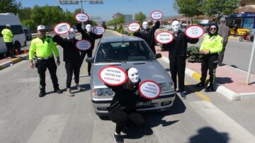 Trafik kurallarına dikkat çektiler