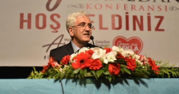 Hanedanının sürgününü anlattı