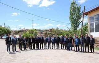 Cuma namazını tarihi camide kıldı